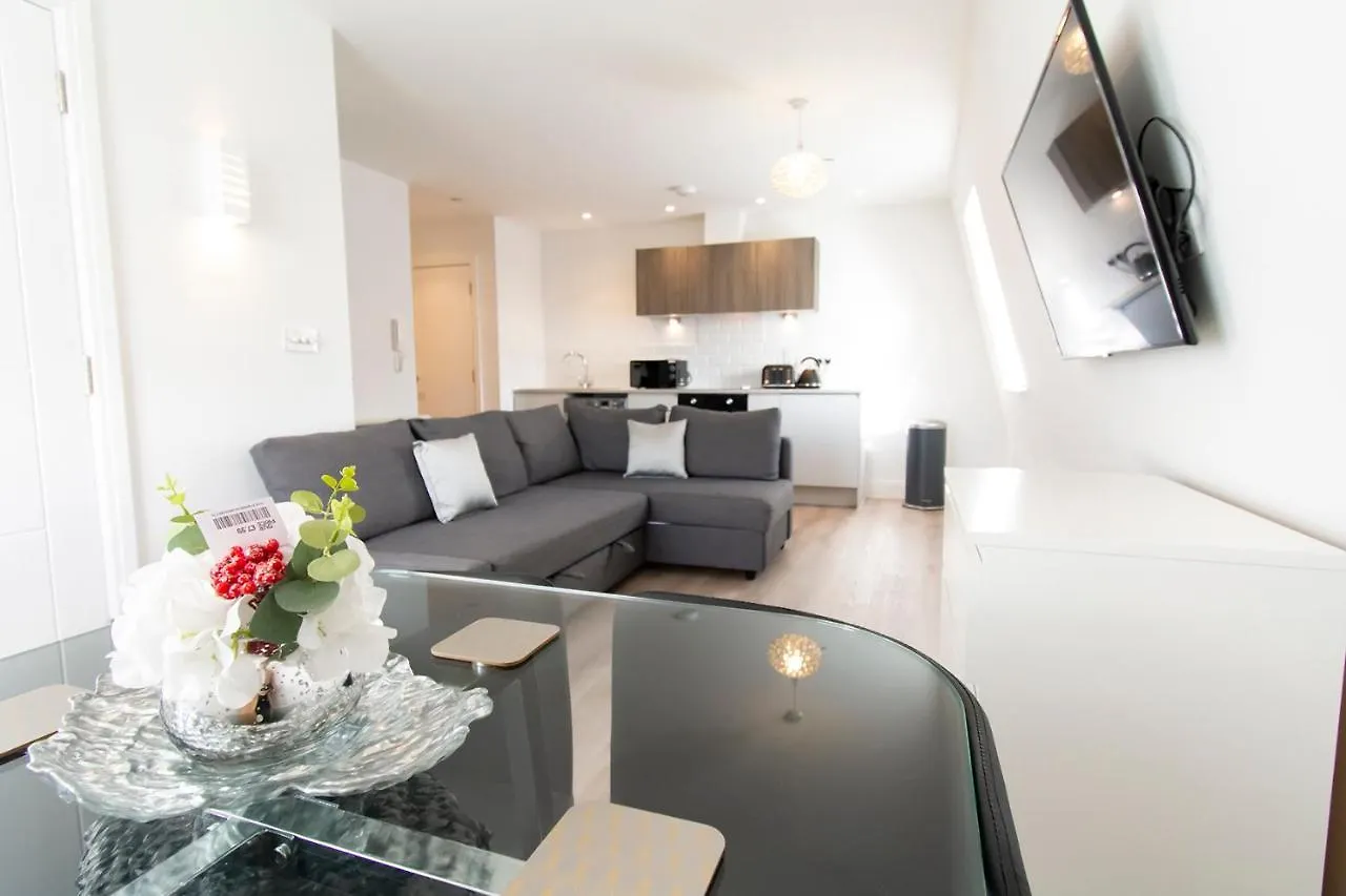 Modern 1 Bed Flat 2 Mins Walk From Restaurants Bars Clubs & Beach! Wow! Apartment Bournemouth